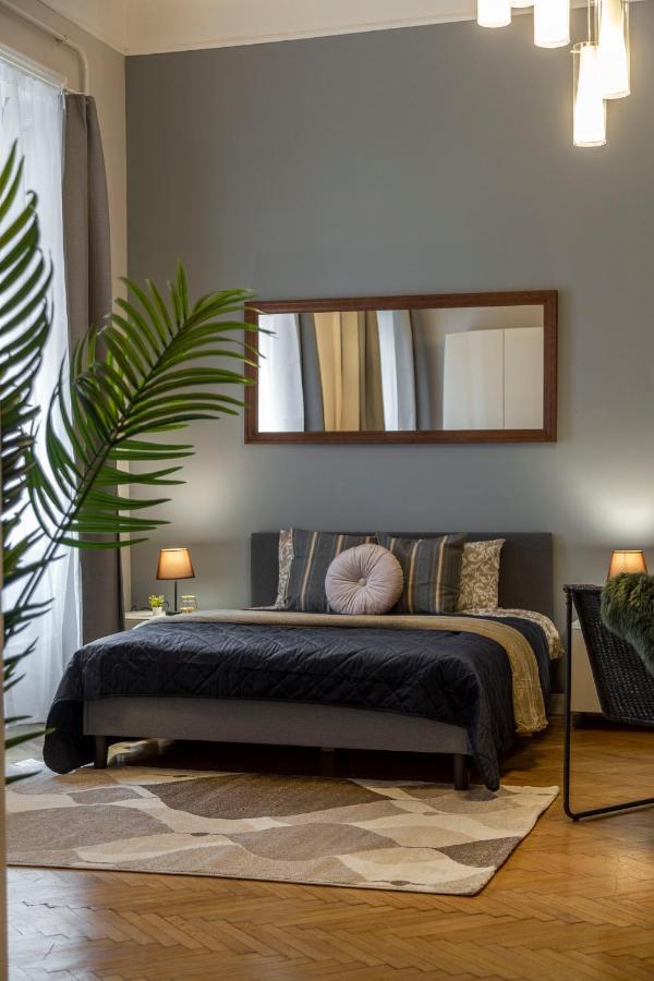 Spacious & Cozy Downtown Apartment With Balcony Budapeszt Zewnętrze zdjęcie