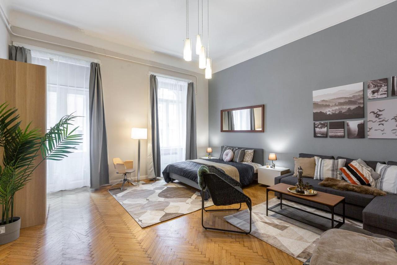 Spacious & Cozy Downtown Apartment With Balcony Budapeszt Zewnętrze zdjęcie