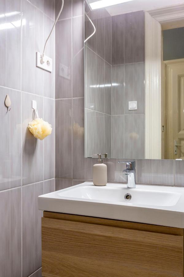 Spacious & Cozy Downtown Apartment With Balcony Budapeszt Zewnętrze zdjęcie