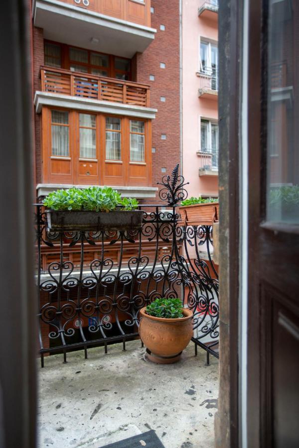 Spacious & Cozy Downtown Apartment With Balcony Budapeszt Zewnętrze zdjęcie