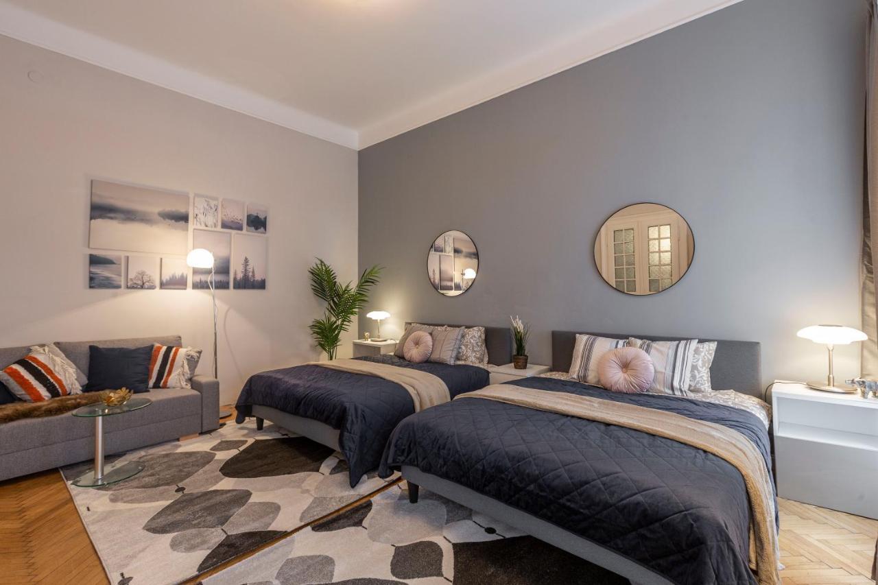 Spacious & Cozy Downtown Apartment With Balcony Budapeszt Zewnętrze zdjęcie